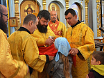 В Казанском храме Каменки совершили богослужение и поздравили матушку Надежду с Днем рождения