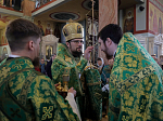В канун праздника входа Господня в Иерусалим Преосвященнейший епископ Дионисий совершил всенощное бдение в Ильинском кафедральном соборе