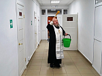 В день праздника Крещения Господня настоятель Свято-Митрофановского храма села Верхний Мамон посетил районную больницу