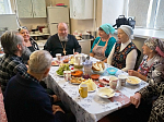 В Свято-Митрофановском храме с. Верхний Мамон поздравили пожилых прихожан
