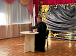 Священник провел беседу со школьниками села Волошино Острогожского района о Рождестве и Крещении