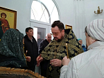 На приходах Богучарского благочиния священник совершил Таинство Соборования