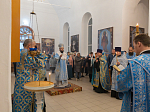 В преддверии престольного праздника Архипастырь совершил всенощное бдение в Покровском храме с. Шапошниковка Ольховатского района