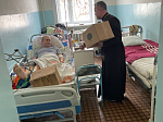 Руководитель епархиального отдела передал гуманитарную помощь больнице города Старобельск