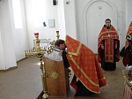 В день обретения мощей священномученика Петра (Зверева) в часовне в честь святого совершили соборный молебен с чтением акафиста