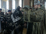 Преосвященнейший епископ Дионисий совершил в Свято-Ильинском кафедральном соборе города Россоши последнюю в этом году Литургию Преждеосвященных Даров