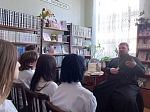 Учащиеся Новосотенской школы № 6 поговорили со священником о православной книге
