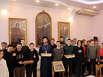 Епископ Россошанский и Острогожский Дионисий принял участие в мастер-классе по изготовлению «жаворонков»