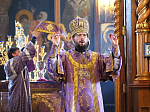 В Неделю Крестопоклонную епископ Дионисий совершил Божественную литургию в Свято-Троицком соборе Серафимо-Дивеевского монастыря в с. Дивеево Нижегородской области
