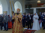 Епископ Россошанский и Острогожский Дионисий совершил венчальную Литургию в храме святителя Митрофана, первого епископа Воронежского, села Верхний Мамон