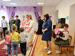 Воспитанники воскресной школы «Добро» посетили Россошанский социально-реабилитационный центр и поздравили ребят с Днем защиты детей