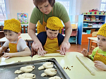 В Архиповском детском саду прошел мастер-класс по выпечке «жаворонков»