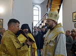В Неделю 8-ю по Пятидесятнице епископ Дионисий совершил Божественную литургию в Воскресенском соборе Белогорского мужского монастыря