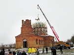 В храме Святой Троицы села Четвериково Калачеевского района состоялось освящение и поднятие креста на обновлённый купол храма