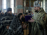 Преосвященнейший епископ Дионисий совершил в Свято-Ильинском кафедральном соборе города Россоши последнюю в этом году Литургию Преждеосвященных Даров