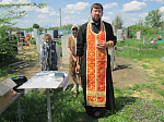 Священнослужитель совершил панихиды на кладбищах Подгоренского района