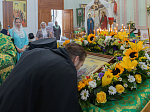 Епископ Россошанский и Острогожский Дионисий совершил Божественную литургию в храме Святого Духа с. Петренково Острогожского района
