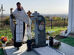 На месте упокоения иерея Михаила Порубаева у храма святителя Николая Чудотворца села Урыв Острогожского района освящен памятный крест