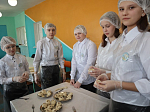 В Острогожске состоялась итоговая межмуниципальная дискуссия среди воспитанников воскресных и образовательных школ Россошанской епархии на тему «Что значит жить по Евангелию. Осмысление подвигов новомучеников и исповедников Церкви Русской». 