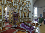 В понедельник третьей седмицы Великого поста Правящий Архиерей совершил Литургию Преждеосвященных Даров в храме святителя Митрофана Воронежского села Верхний Мамон
