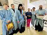 В день Светлого Христова Воскресения Архипастырь посетил пациентов и медперсонал различных отделений БУЗ ВО «Россошанская районная больница»