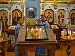 В Казанском храме Каменки совершили богослужение и поздравили матушку Надежду с Днем рождения