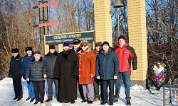 Благочинный Каменского церковного округа принял участие в митинге, посвященном освобождению поселка Каменка