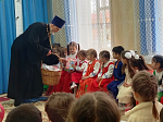 Священник поздравил воспитанников детских садов города Богучар с праздником Христова Воскресения