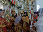 Епископ Россошанский и Острогожский Дионисий совершил венчальную Литургию в храме святителя Митрофана, первого епископа Воронежского, села Верхний Мамон
