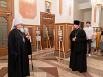 Митрополит Воронежский и Лискинский Сергий открыл выставку картин в Благовещенском кафедральном соборе