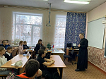 Священнослужитель благочиния посетил одну из школ Ольховатского района