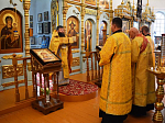 В Казанском храме Каменки совершили богослужение и поздравили матушку Надежду с Днем рождения