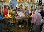 Праздничная литургия в Казанском храме поселка Каменка в День Святой Троицы