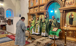 В храме святого благоверного князя Александра Невского села Петровка Павловского района молитвенно отметили престольный праздник.