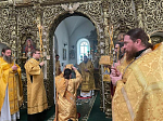 Епископ Россошанский и Острогожский Дионисий совершил Божественную литургию в Свято-Троицком соборе Раифского Богородицкого мужского монастыря