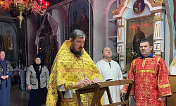 В Успенском храме села Трехстенки совершили Божественную литургию и молебен на Новолетие