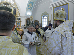 Епископ Россошанский и Острогожский Дионисий возглавил праздничное богослужение в храме святого мученика Иоанна Воина города Богучара