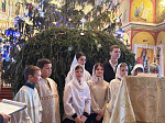 Воспитанники воскресной школы при Михаило-Архангельском храме города Острогожска поздравили прихожан с Рождеством Христовым