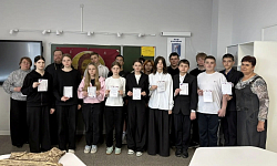 Протоиерей Владимир Шереметов провел патриотическое занятие в Острогожской школе № 8