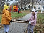 Волонтерская команда «Лучик добра» провела акцию в парке Братская площадь