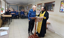 В психоневрологическом интернате села Березовка Воробьевского района совершено таинство исповеди и причастия