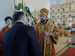 Епископ Россошанский и Острогожский Дионисий совершил венчальную Литургию в храме святителя Митрофана, первого епископа Воронежского, села Верхний Мамон