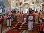 Епископ Россошанский и Острогожский Дионисий возглавил Божественную литургию в храме Архистратига Божия Михаила города Острогожска