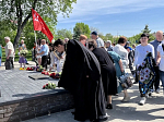 В День Великой Победы в селе Митрофановка прошли богослужения и торжественный памятный митинг