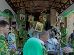 Епископ Россошанский и Острогожский Дионисий совершил Божественную литургию в храме Святого Духа с. Петренково Острогожского района