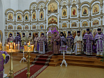 В понедельник третьей седмицы Великого поста Правящий Архиерей совершил Литургию Преждеосвященных Даров в храме святителя Митрофана Воронежского села Верхний Мамон