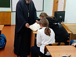 Школьники побеседовали со священником 