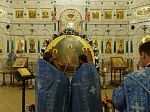 Накануне праздника Успения Пресвятой Богородицы Архипастырь совершил всенощное бдение с чином Погребения Плащаницы Божией Матери в Ильинском кафедральном соборе Россоши