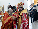 В день Радоницы Преосвященнейший епископ Дионисий совершил Литургию в Воскресенском соборе Белогорского епархиального мужского монастыря