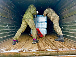 Отдел по сотрудничеству с приграничными епархиями ДНР и ЛНР передал питьевую бутилированную воду военнослужащим  